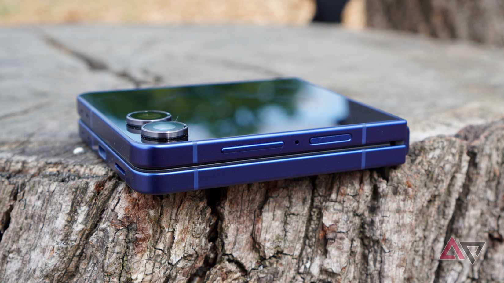 samsung-galaxy-z-flip-7-side-buttons