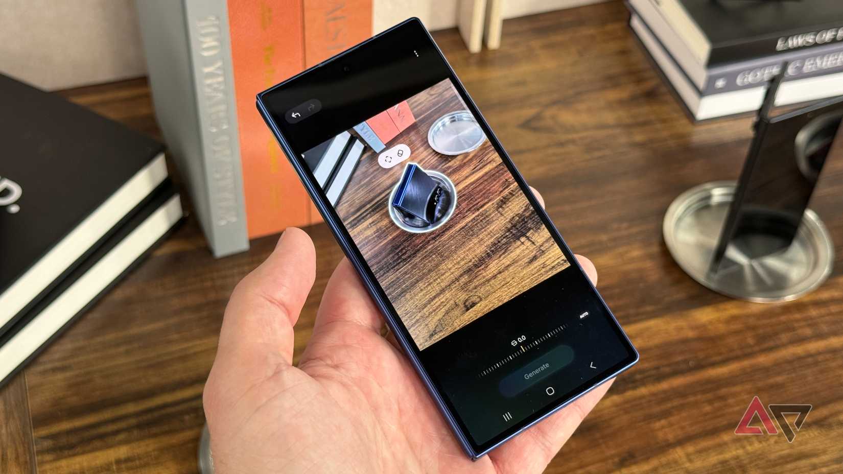 Samsung-Galaxy-Z-Fold-7-fechado-mostrando-tela externa-edição de fotos