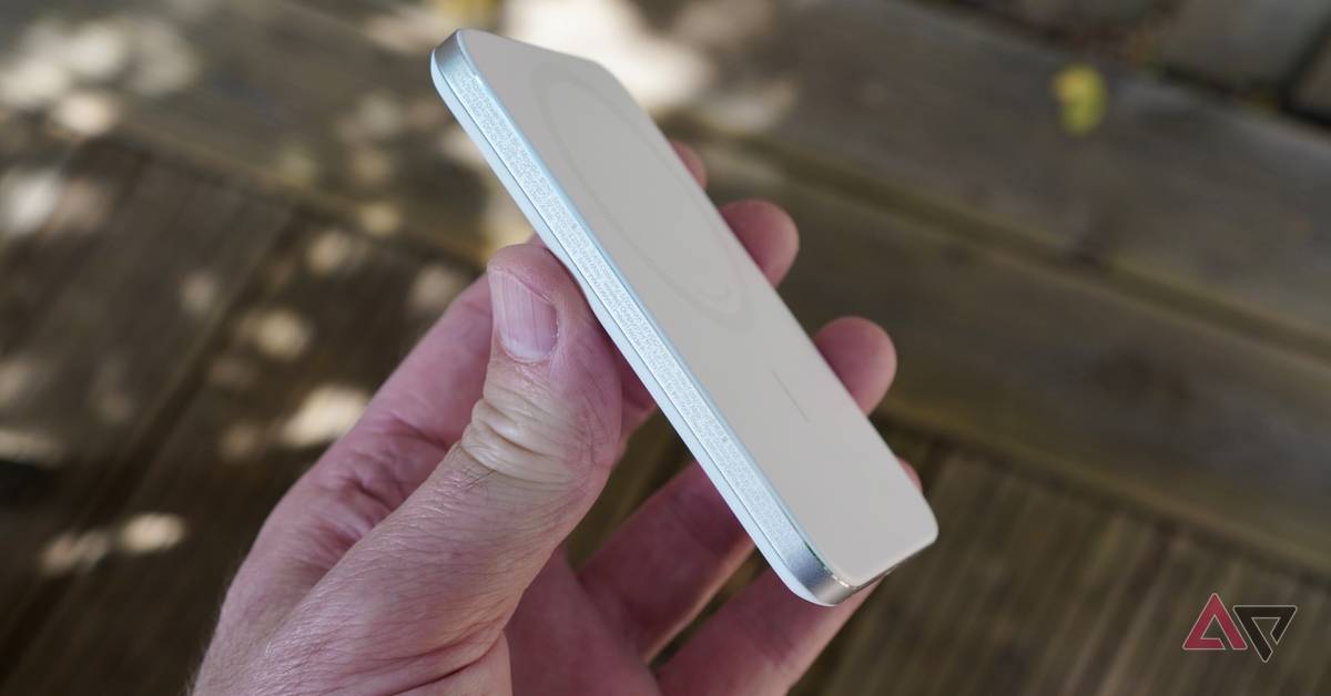 anker-nano-power-bank-side-