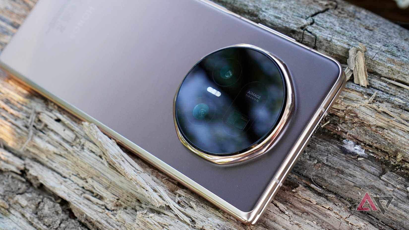 The Honor Magic V5's camera module