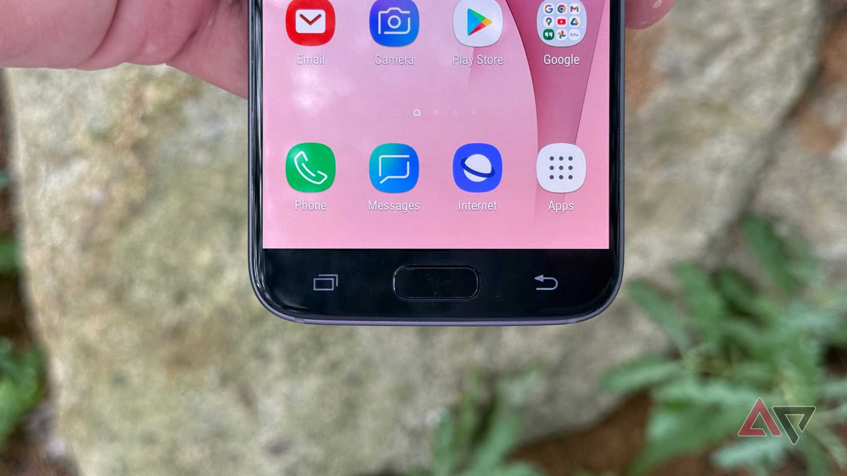 Physical home button on the Samsung Galaxy S7