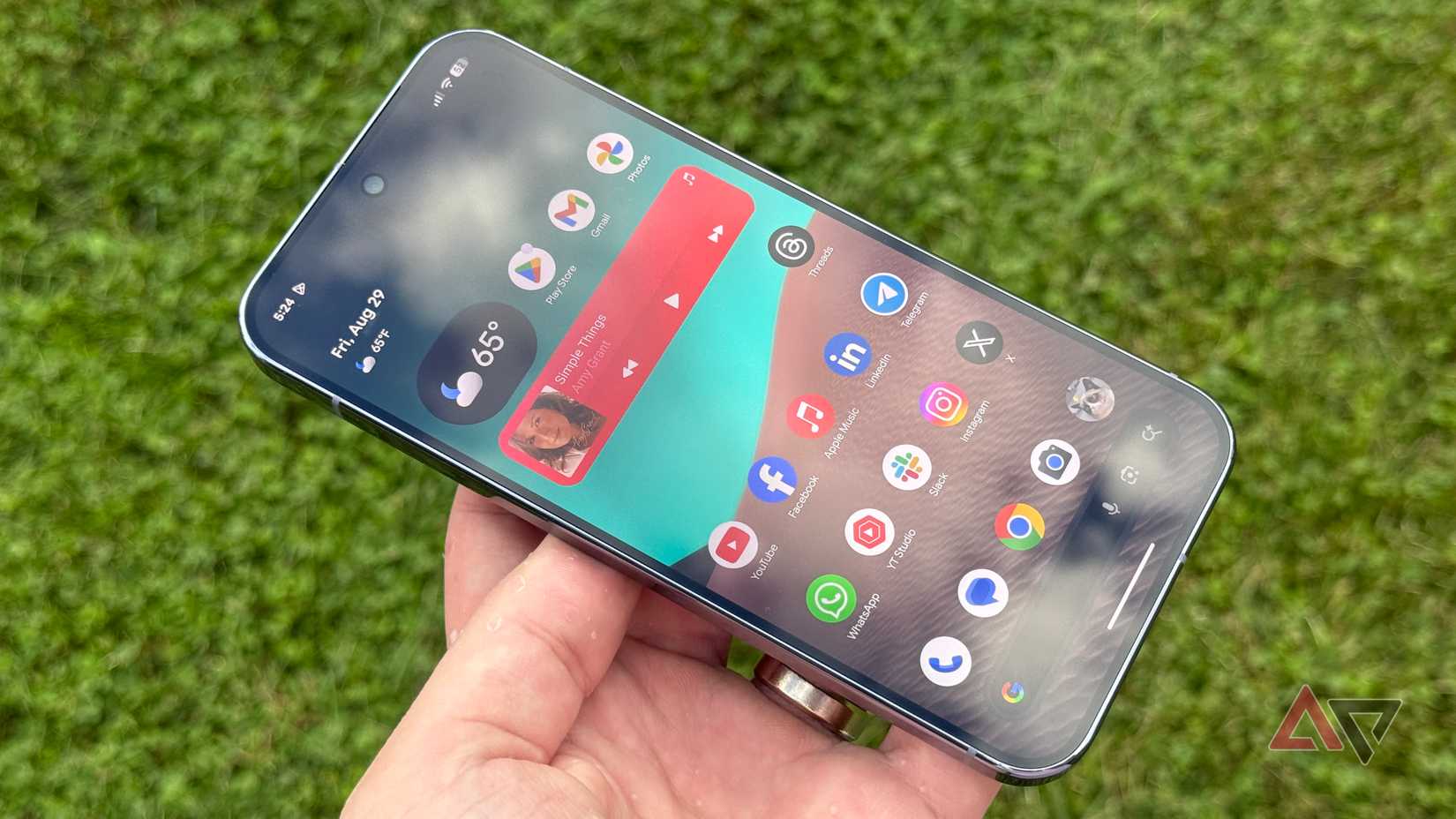 Google Pixel 10 Pro XL display in sunlight