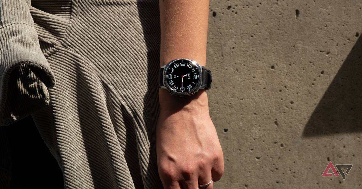 The current king of Wear OS smartwatches falls to an all-time low