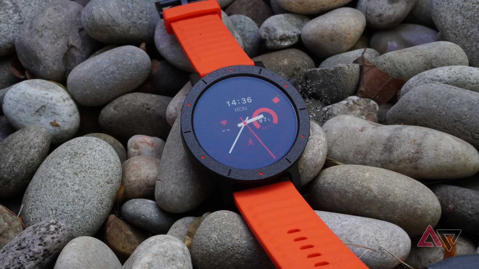 O CMF Watch 3 Pro em algumas pedras