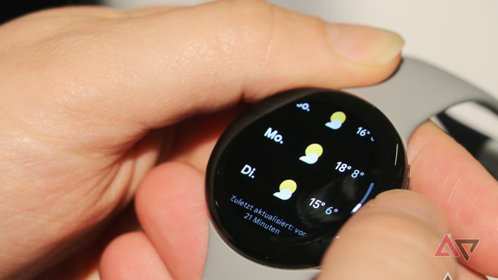 pixel-watch-weather-app on screen in hand