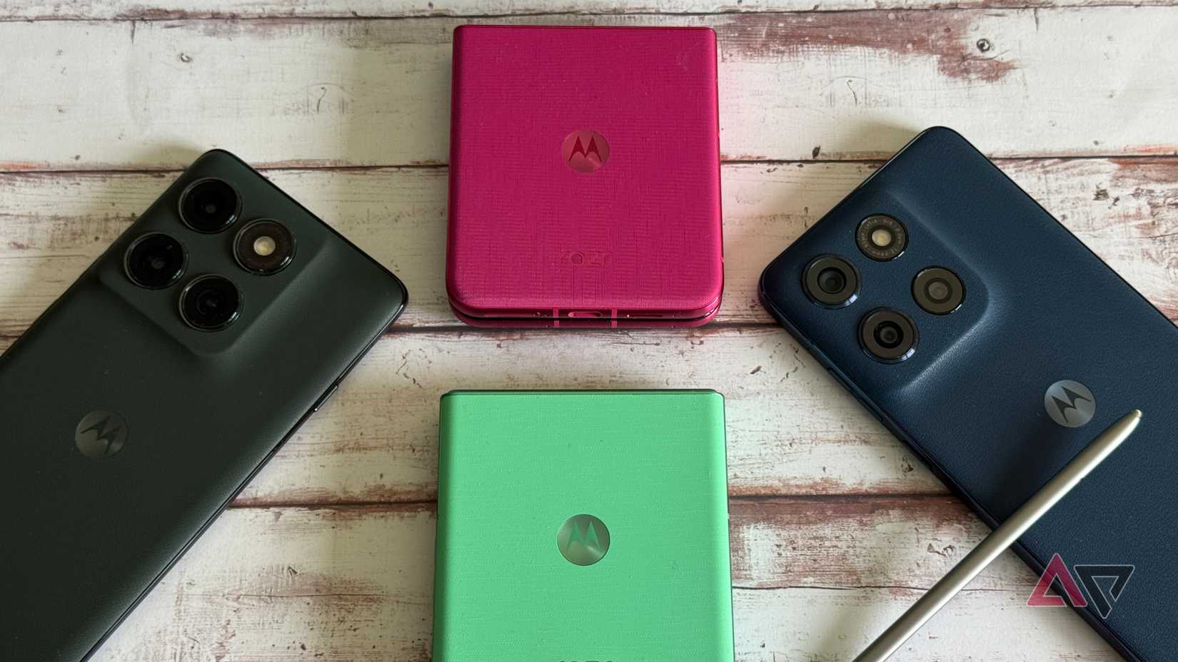 Which Motorola phones have wireless charging? - Main Image