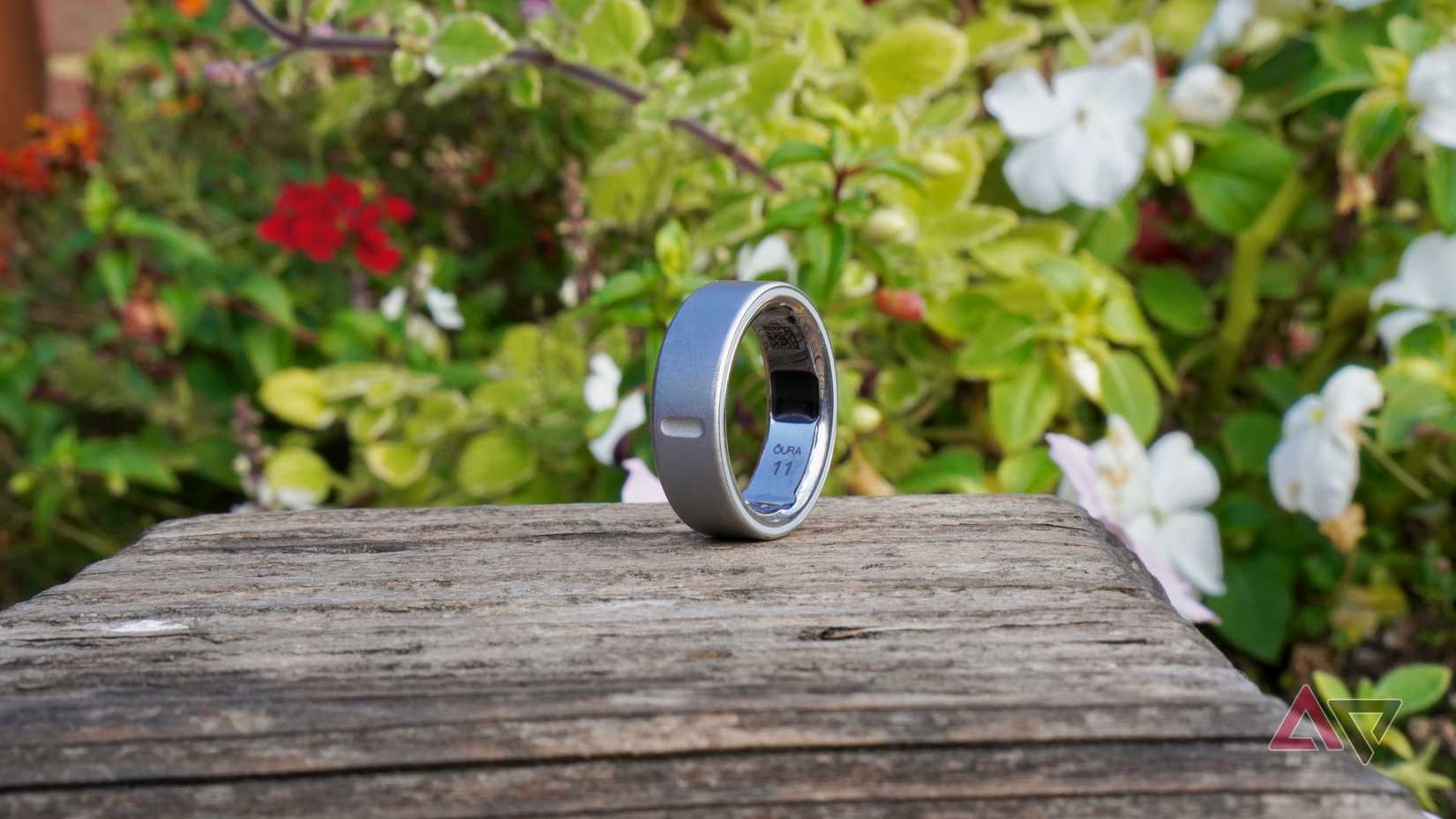 The side of the Oura Ring 4