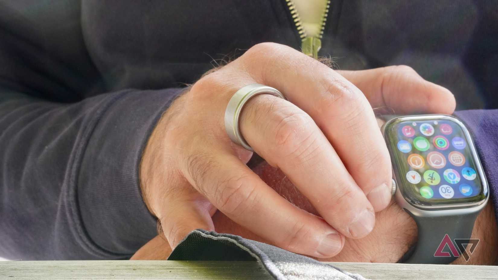 A person wearing the Oura Ring 4