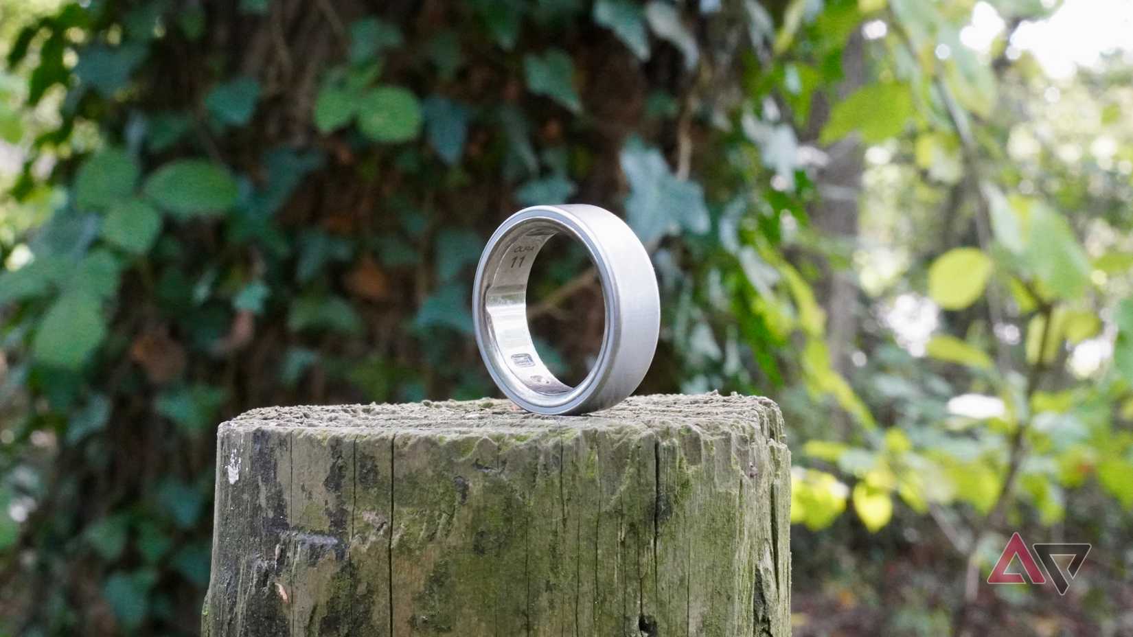 The side of the Oura Ring 4