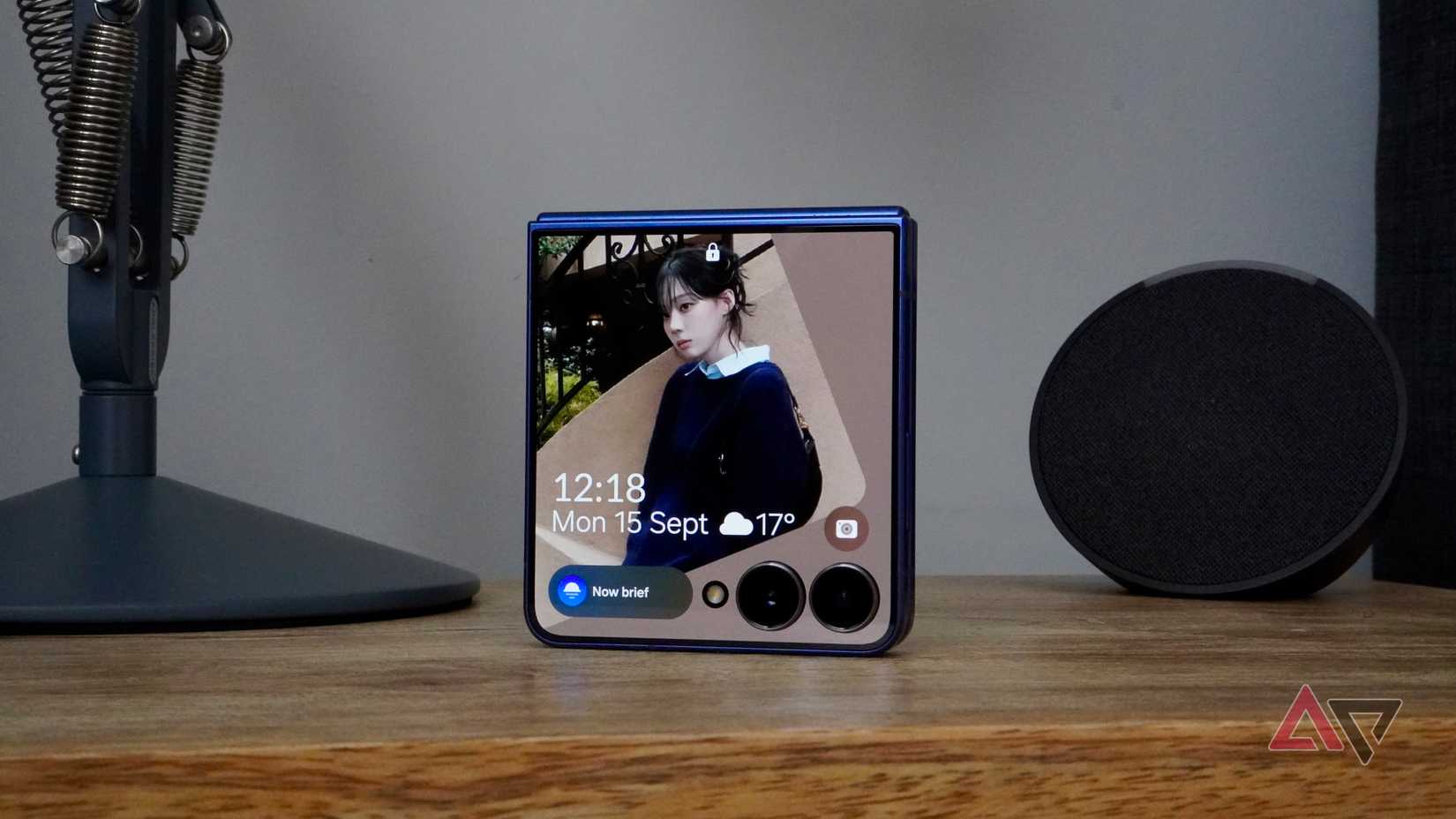 The Samsung Galaxy Z Flip 7's cover screen