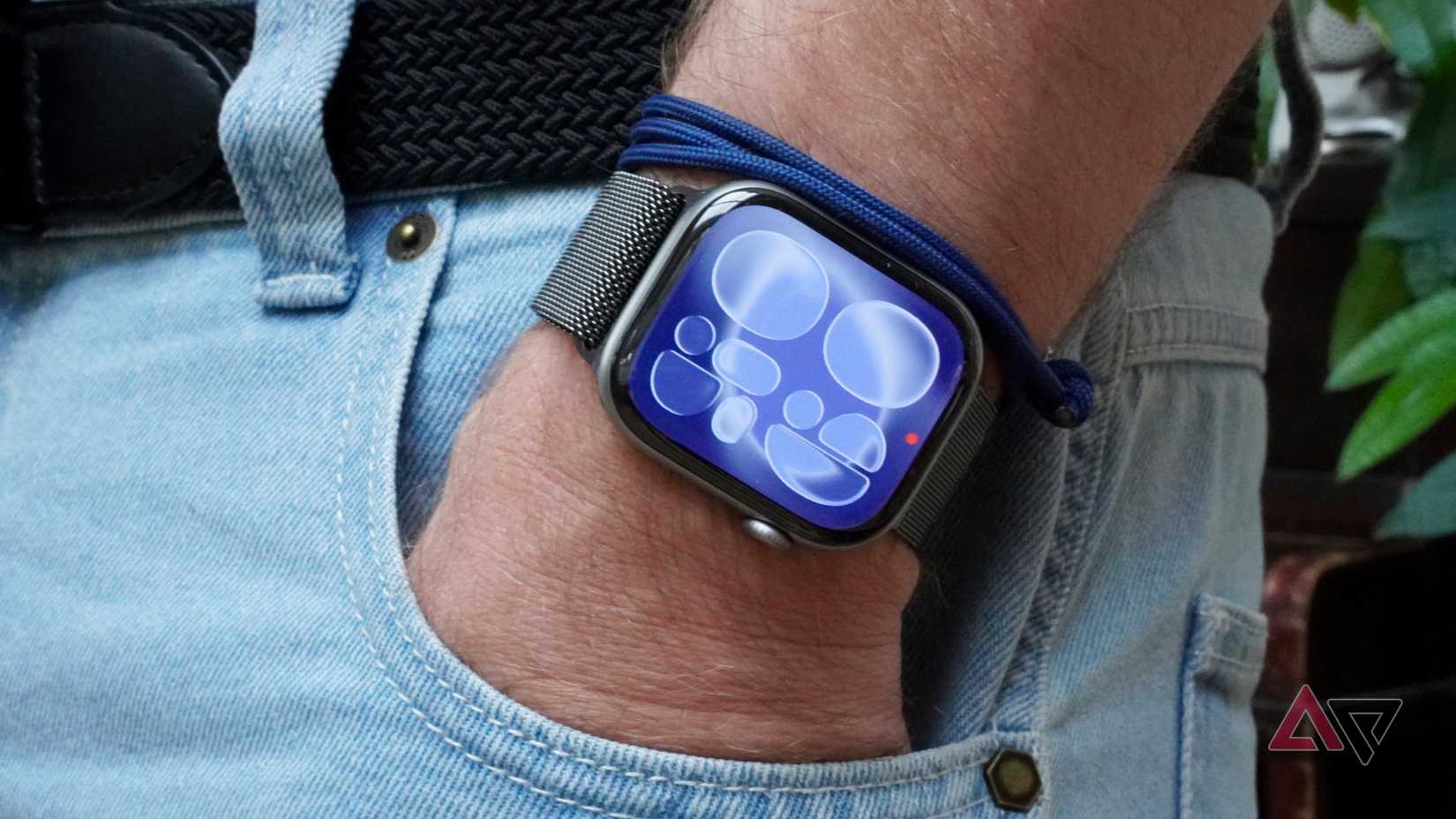 Uma pessoa usando o Apple Watch Series 11