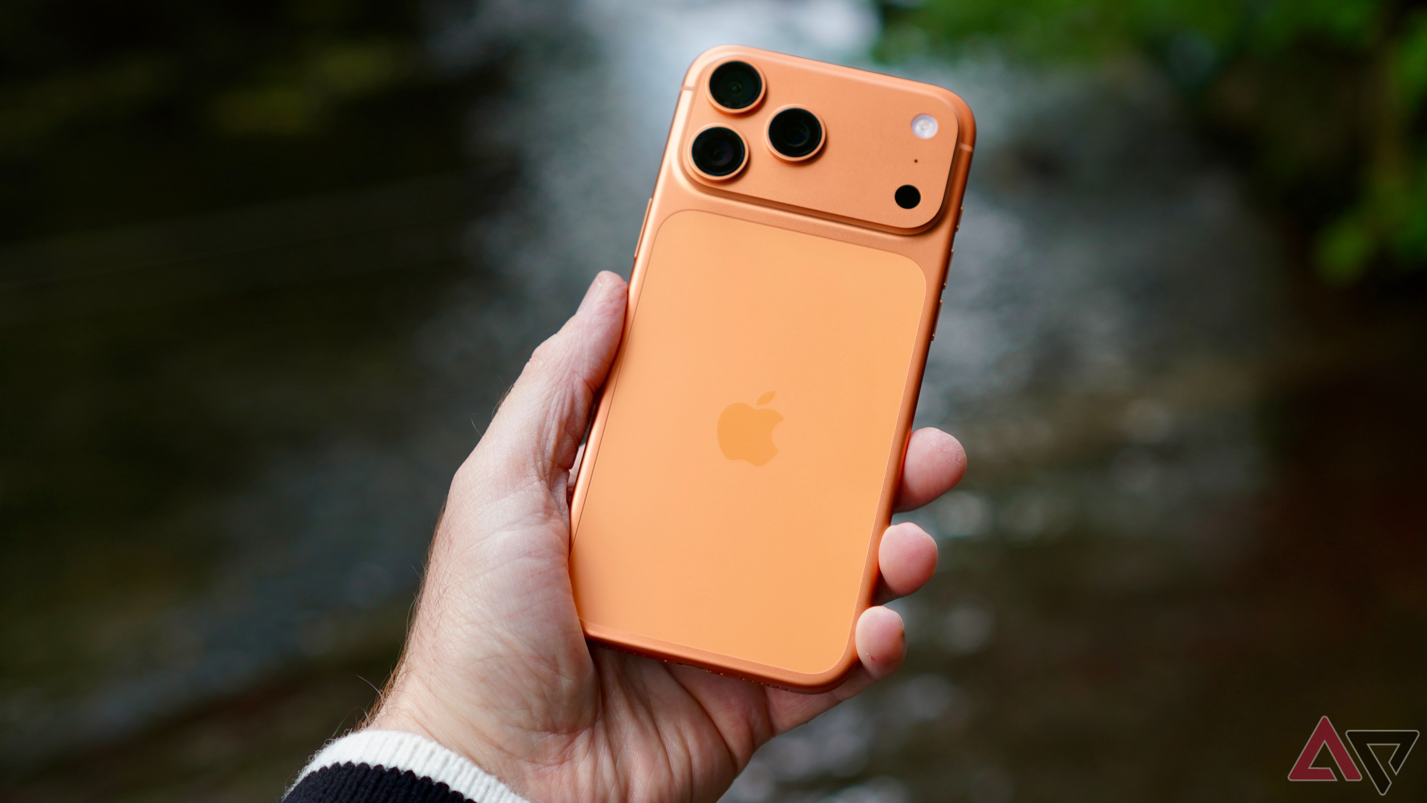 كل ما تريد معرفته عن مراجعة Apple iPhone 17 Pro Max: رقيق مثل المطرقة الثقيلة، وقوي بنفس القدر الجديد