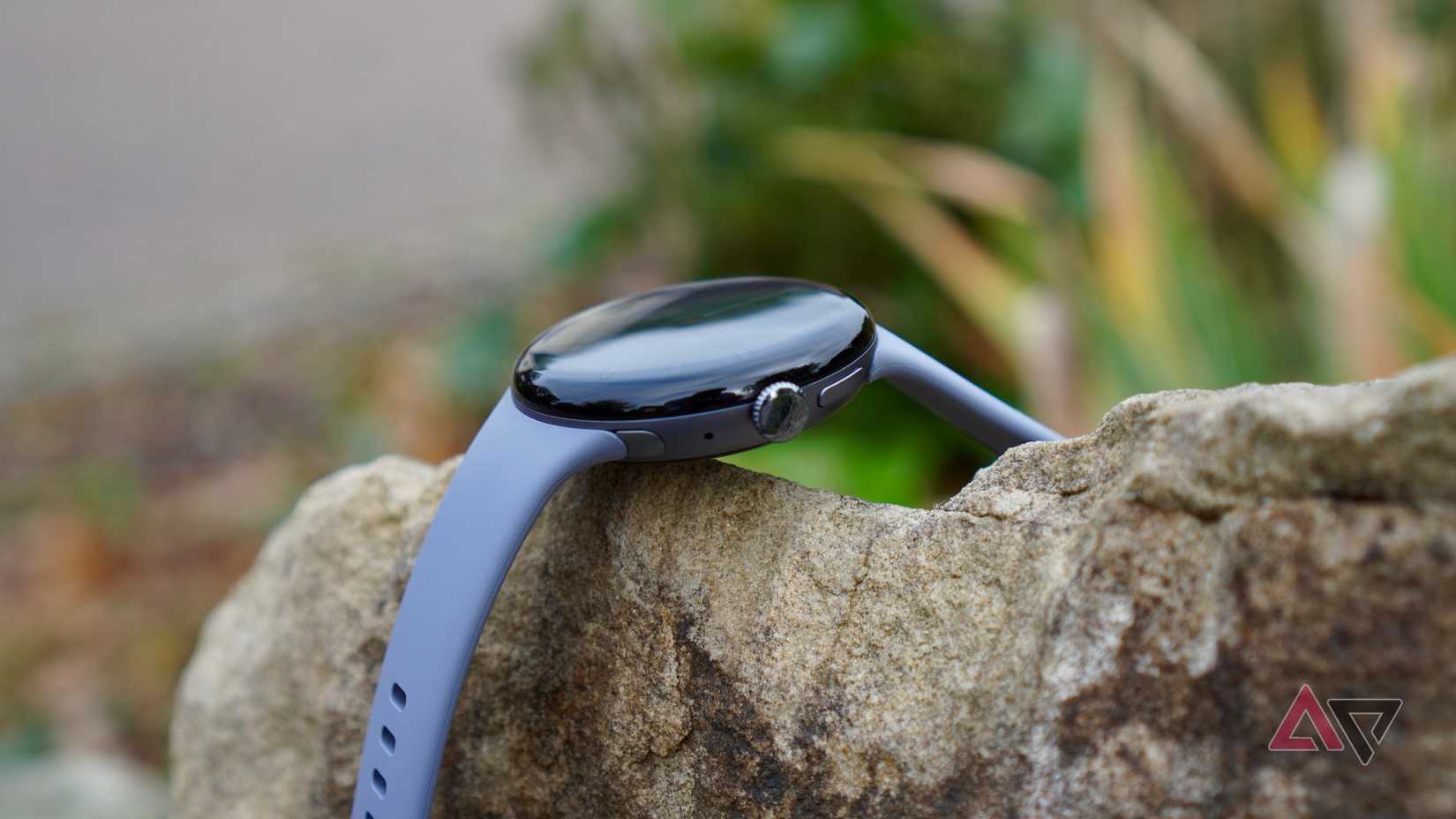 A coroa na lateral do Google Pixel Watch 4