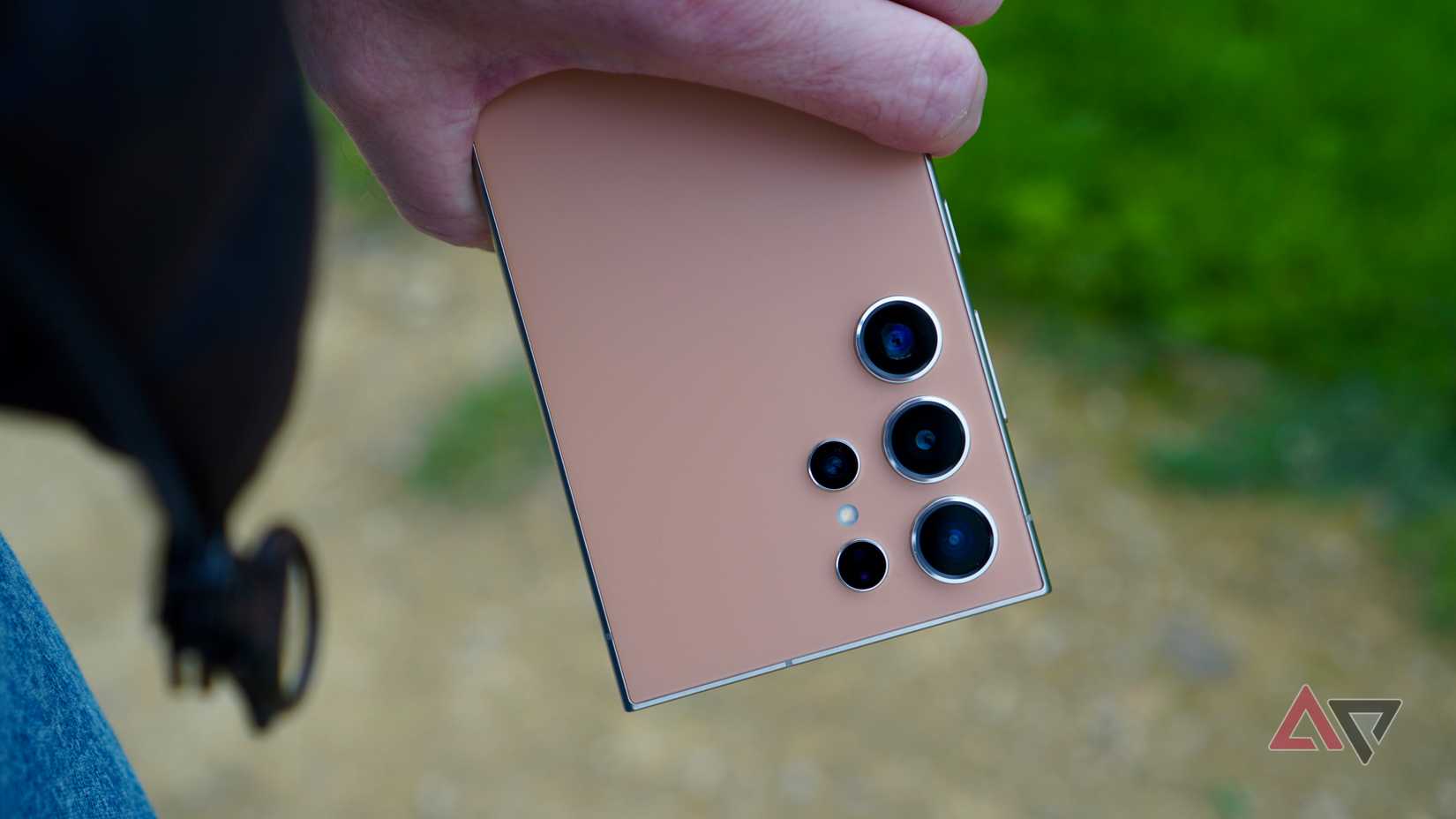 A person holding the Samsung Galaxy S24 Ultra