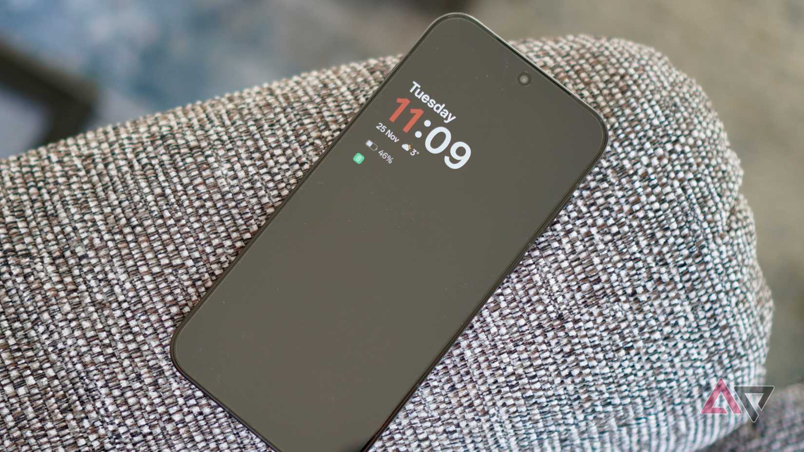 The OnePlus 15's always-on screen