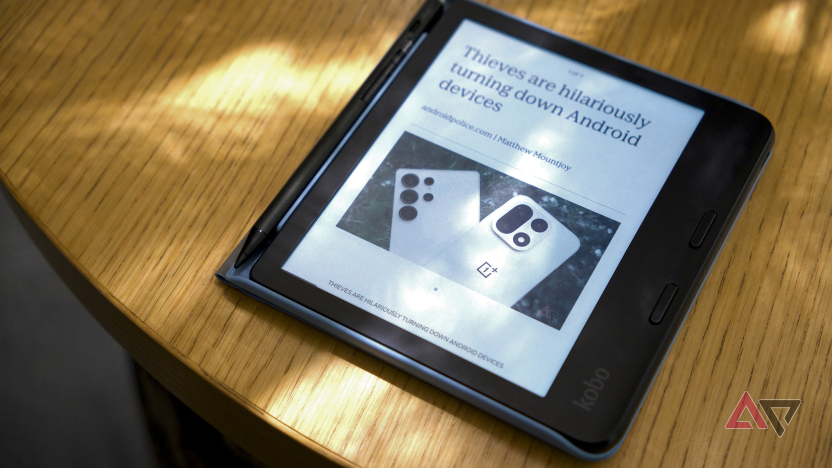 Kobo Libra Colour on table