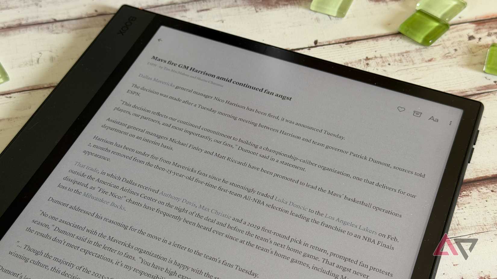 Artigo de texto do Instapaper em um tablet E Ink