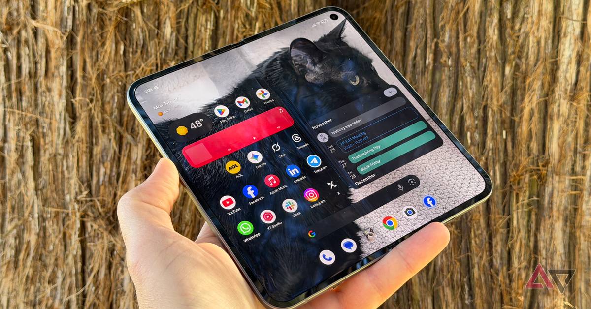 androidpolice.com - Stephen Radochia - The Pixel 10 Pro Fold just replaced half my tech setup and fits in my pocket