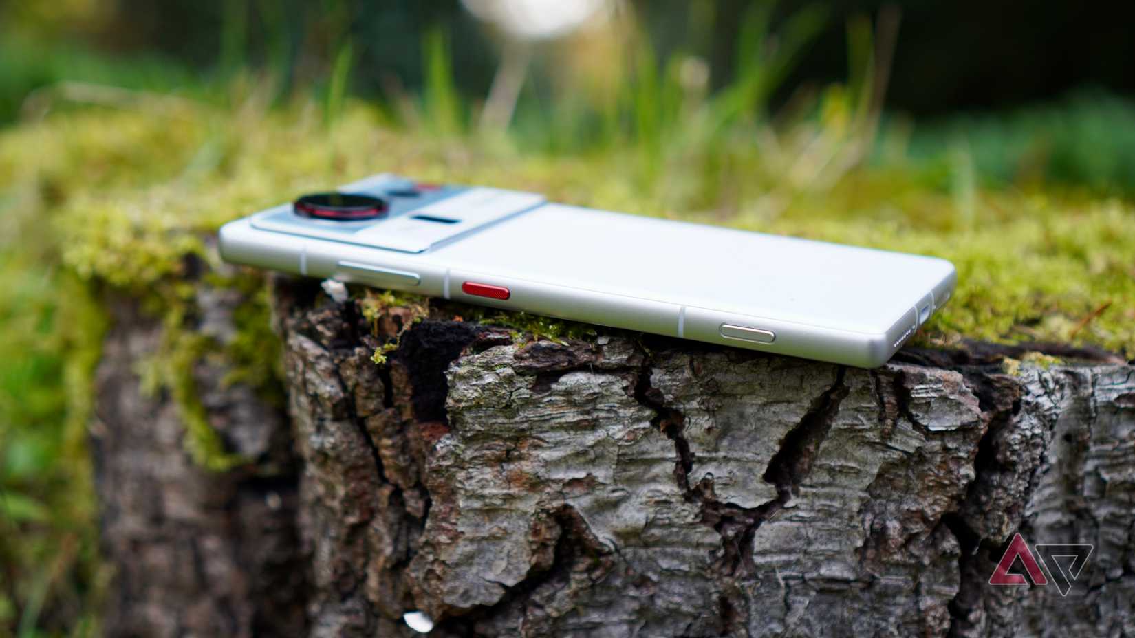 The side of the Nubia Z80 Ultra