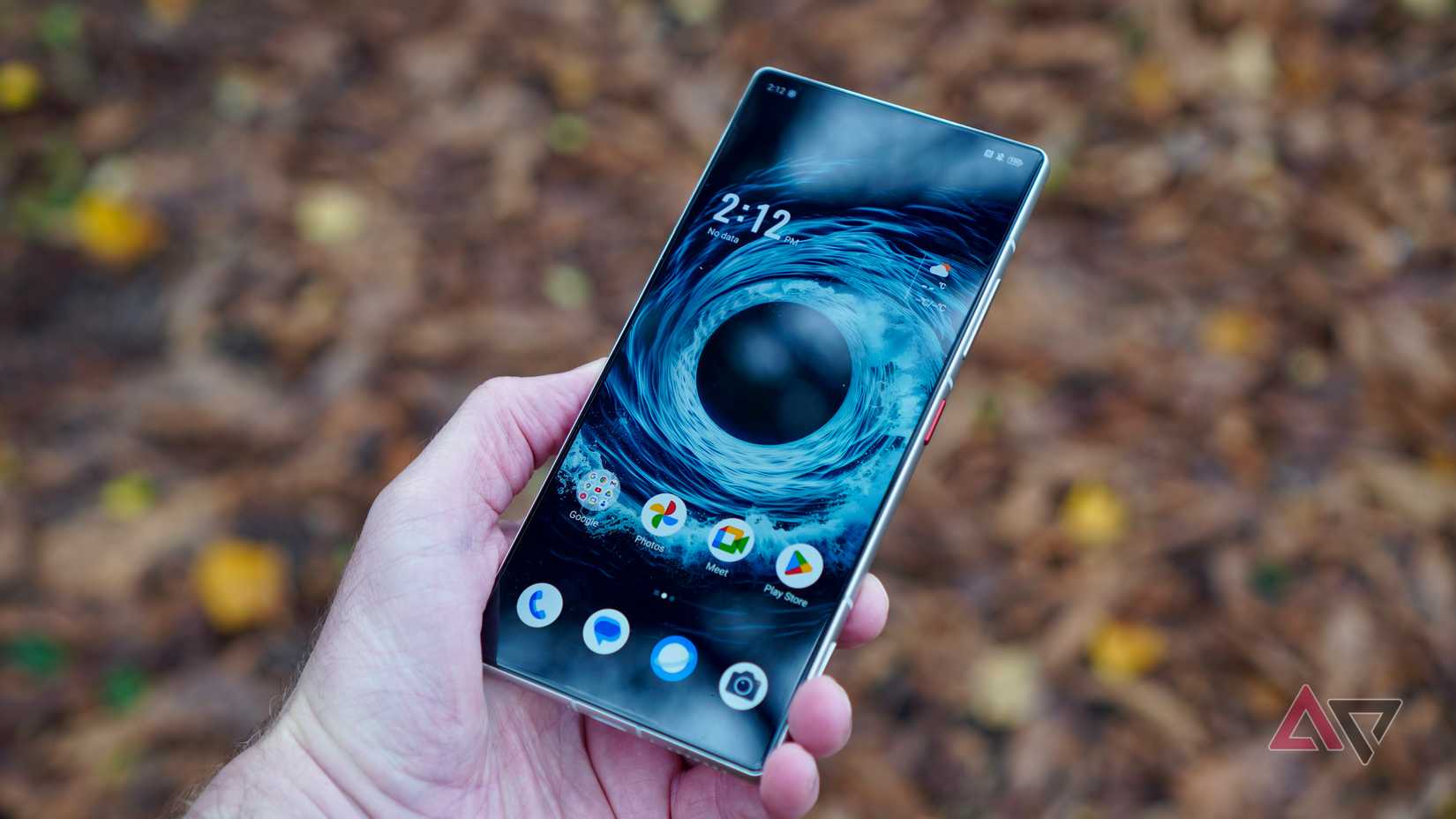 A person holding the Nubia Z80 Ultra