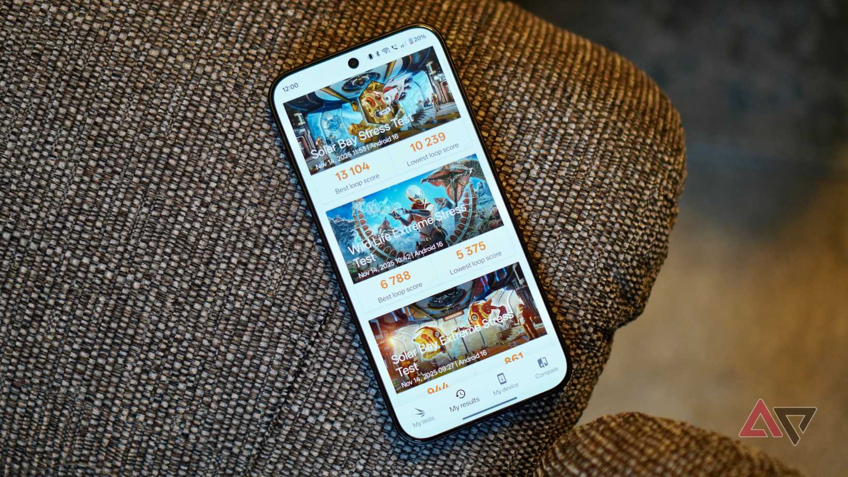 Um aplicativo de benchmarking rodando no OnePlus 15