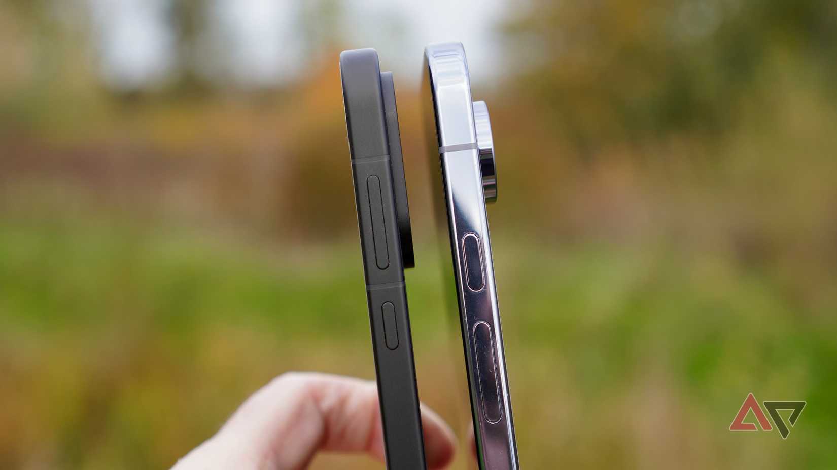 I lati di OnePlus 15 e Google Pixel 10 Pro XL