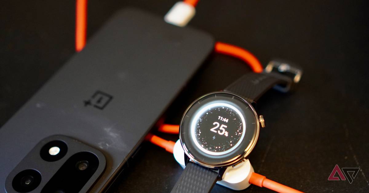androidpolice.com - Mark Jansen - The great smartwatch charger debate: Is it time for the industry to standardize?