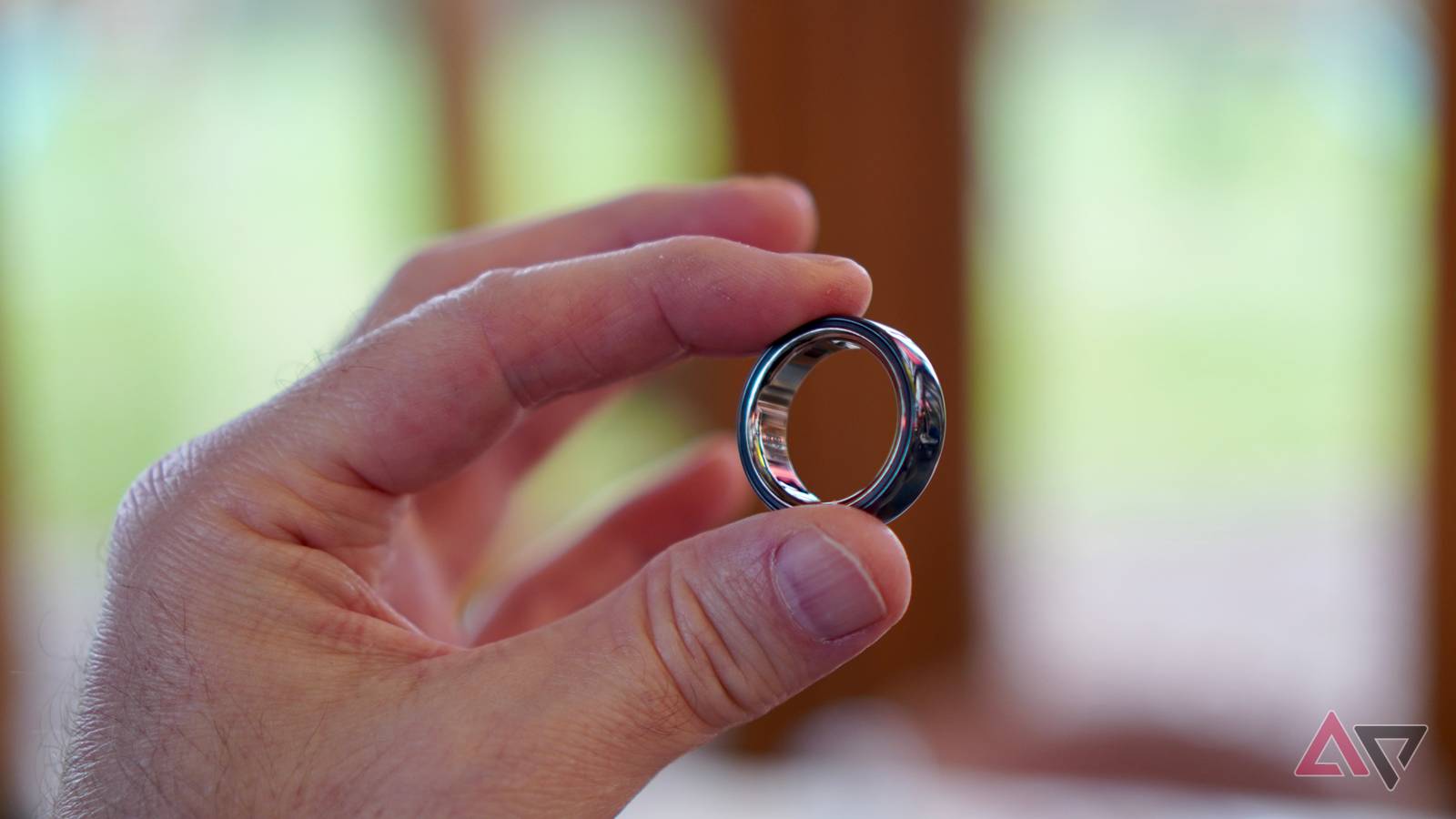 A person holding the Oura Ring 4 Ceramic