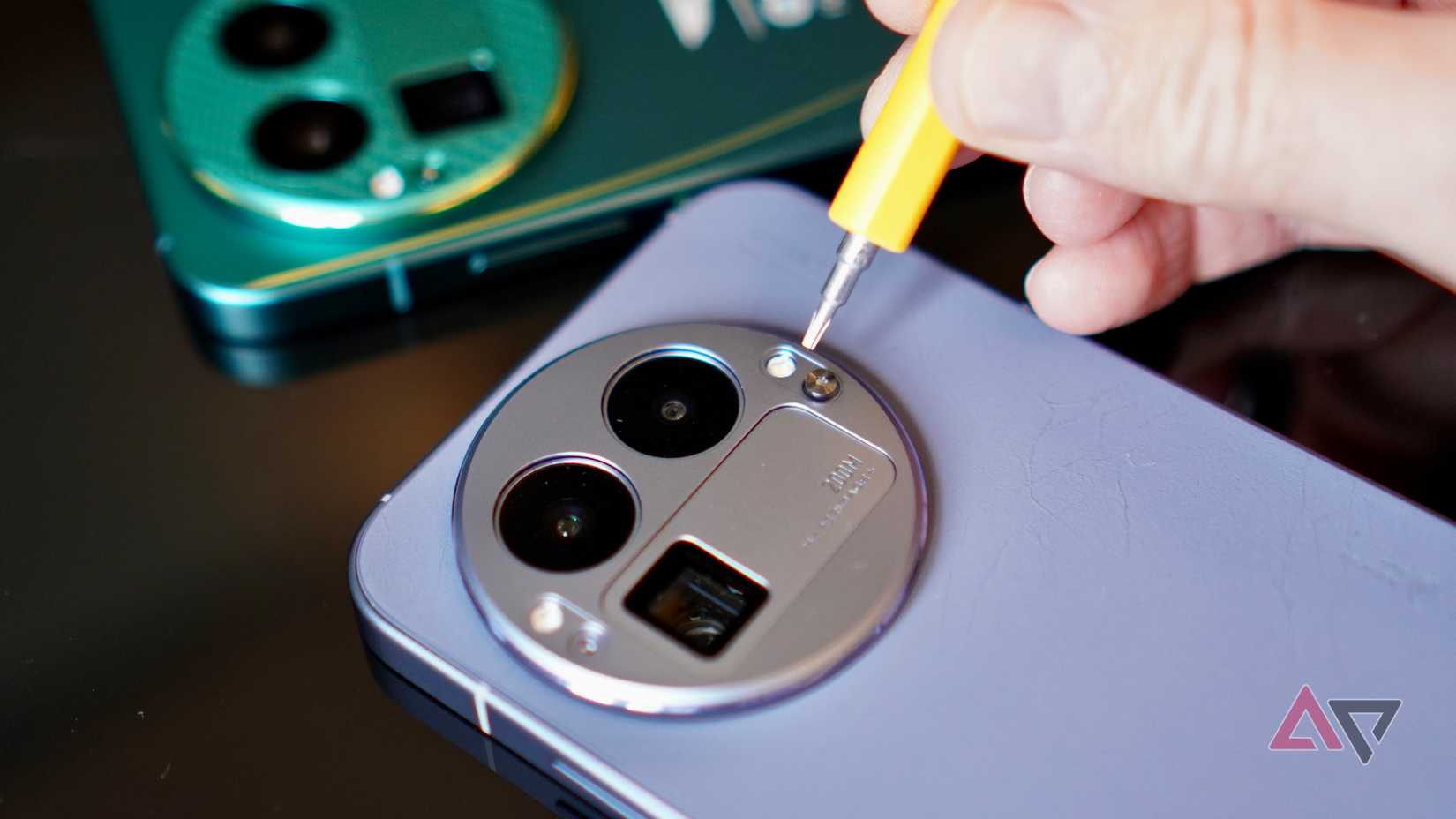 Removing the Realme GT 8 Pro's camera face plate