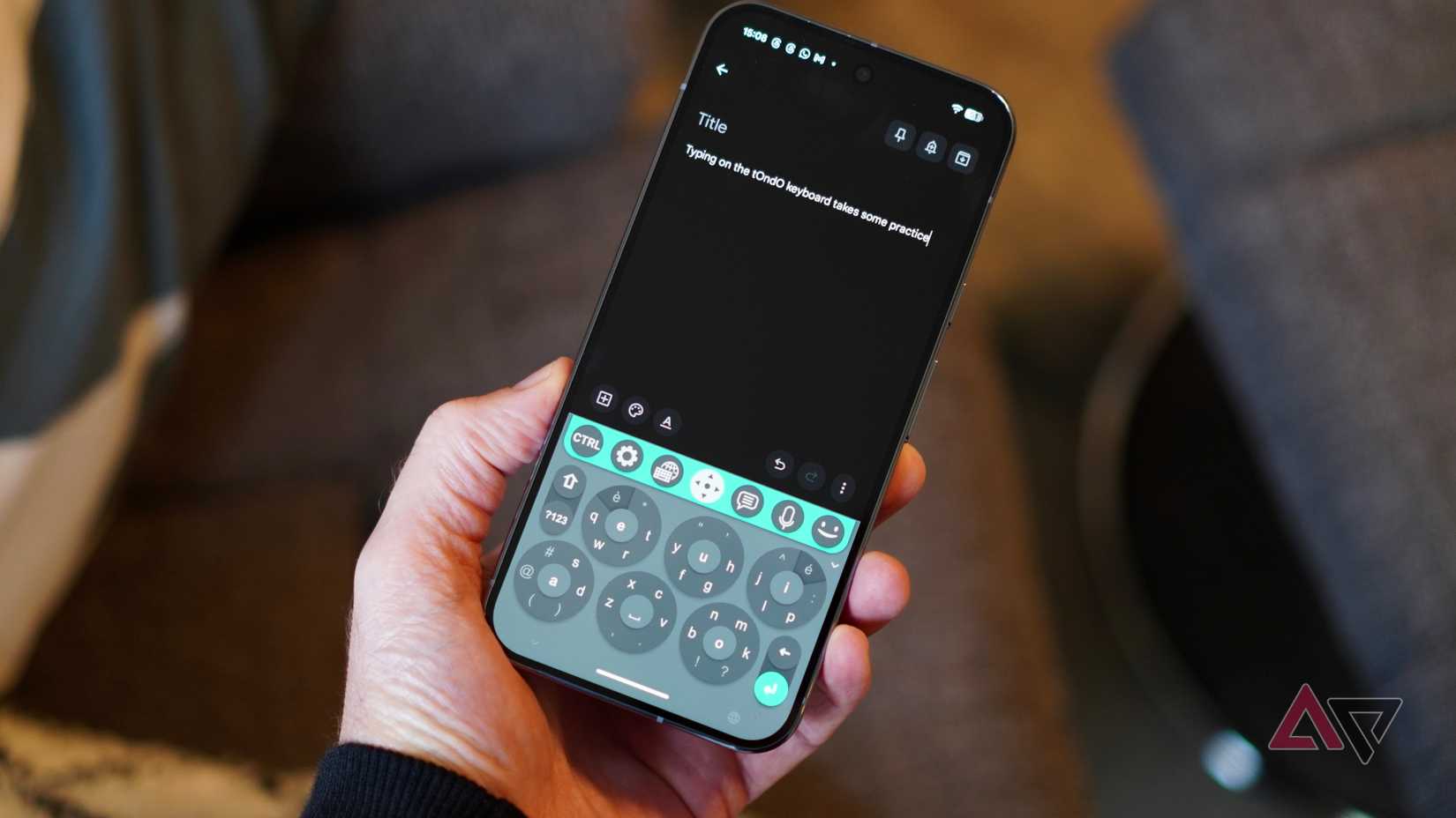 Digitando no teclado tOndO