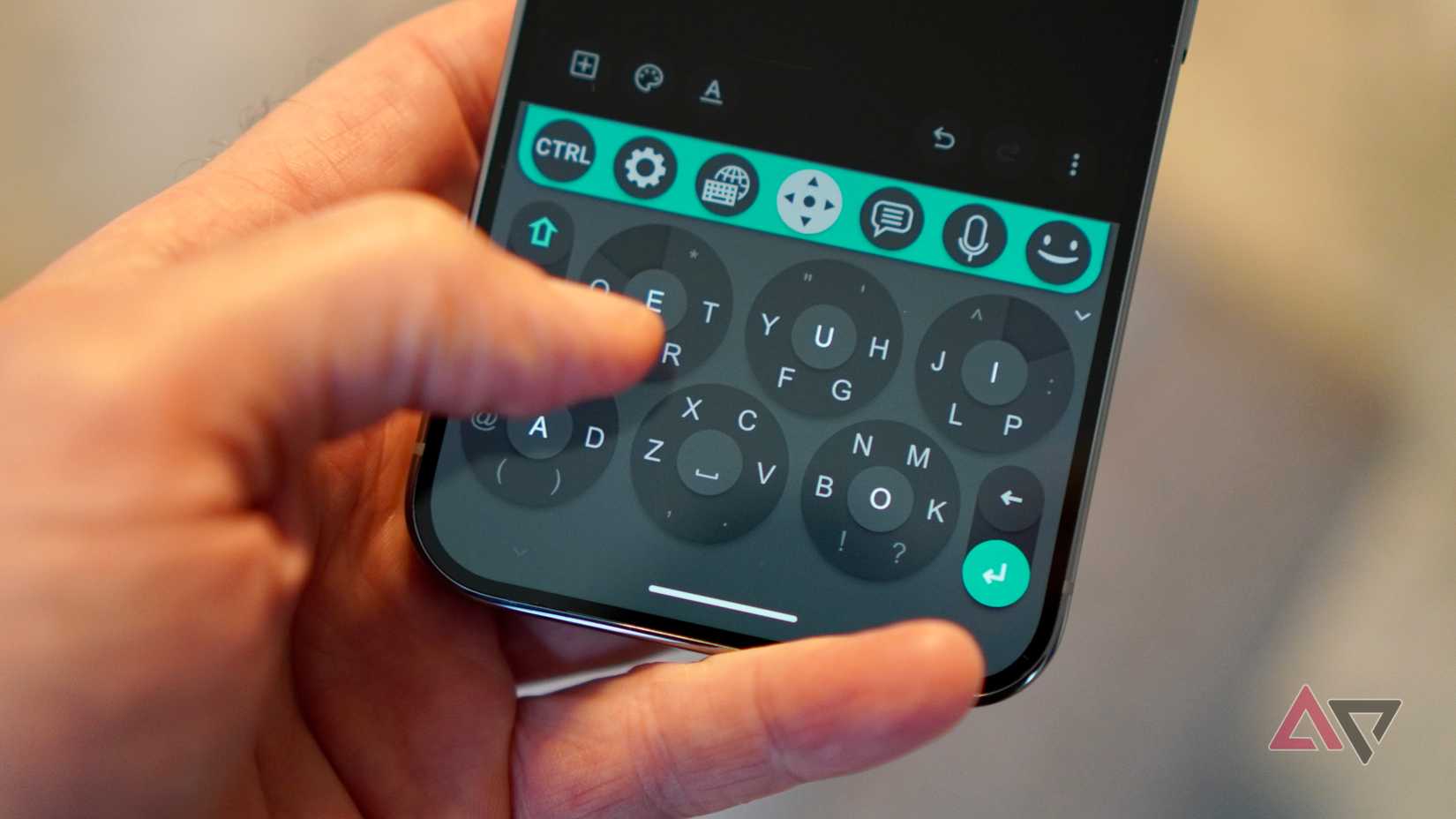 Użyłem mylącej klawiatury, która zamienia klawisze na joysticki