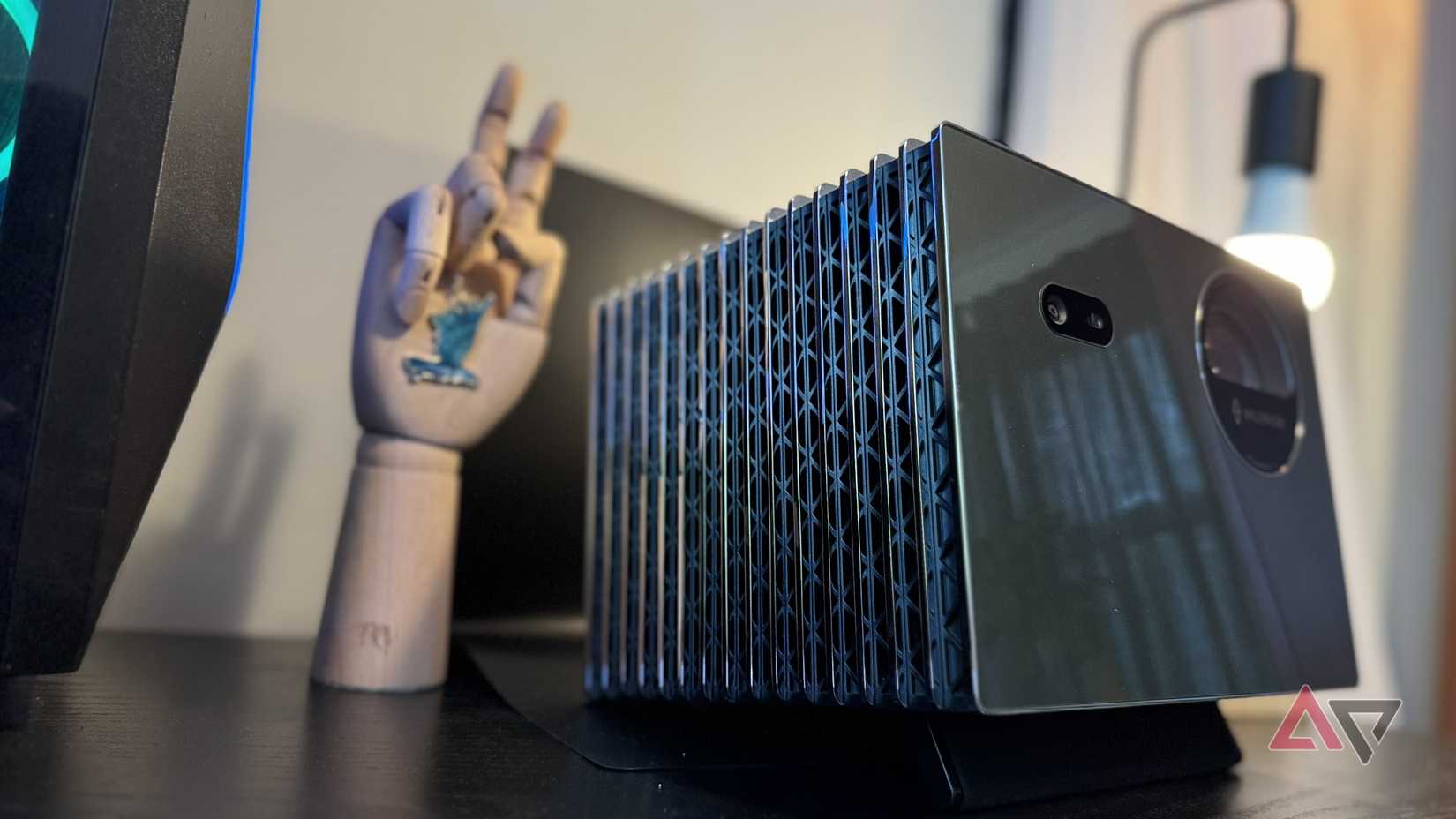 Uma imagem destacando as laterais do Valerion VisionMaster Pro 2.