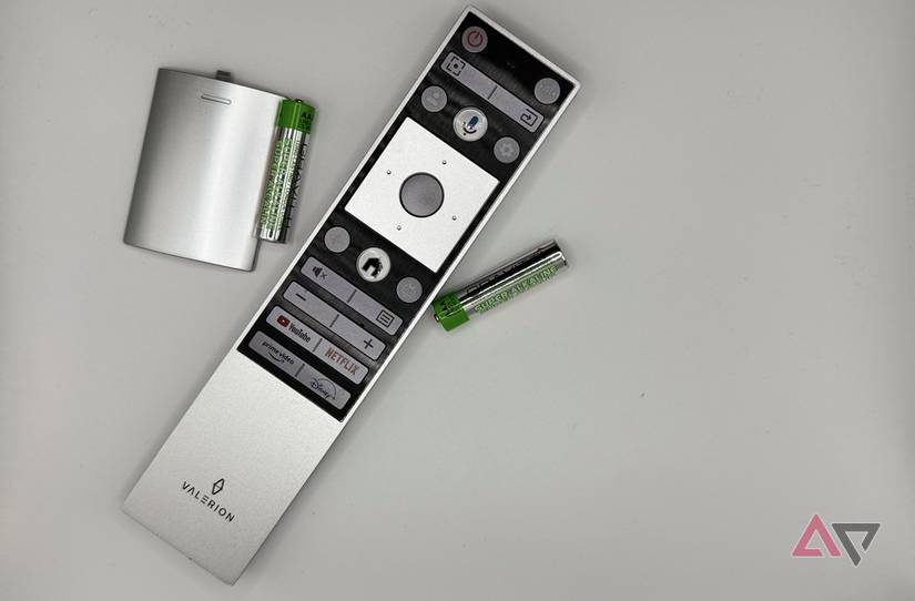 Uma imagem destacando o controle remoto do Valerion VisionMaster Pro 2.