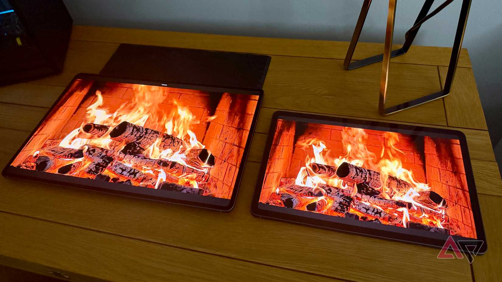 O Samsung Galaxy Tab S11 e Galaxy Tab S11 Ultra reproduzindo um vídeo