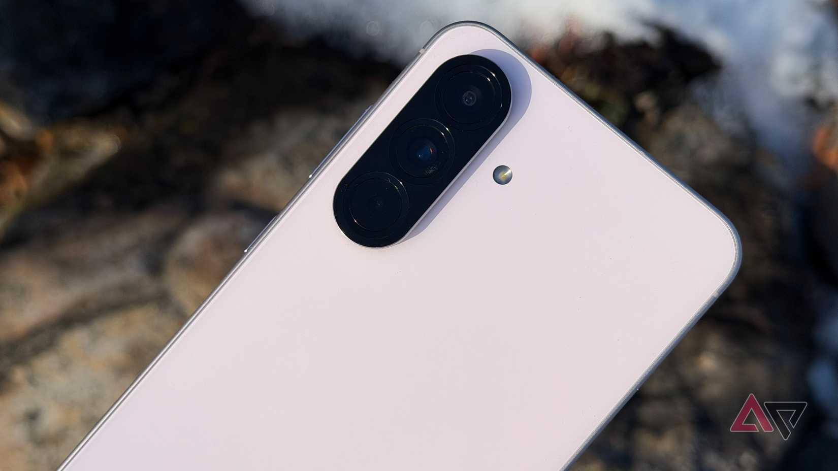 Samsung Galaxy A56 contra neve e pedras