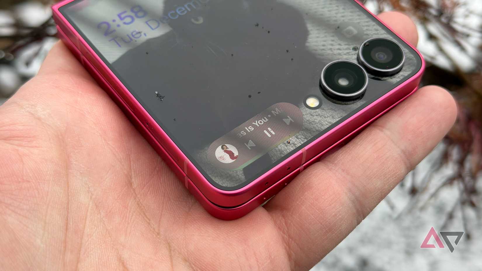 Os controles de mídia são exibidos na barra Now