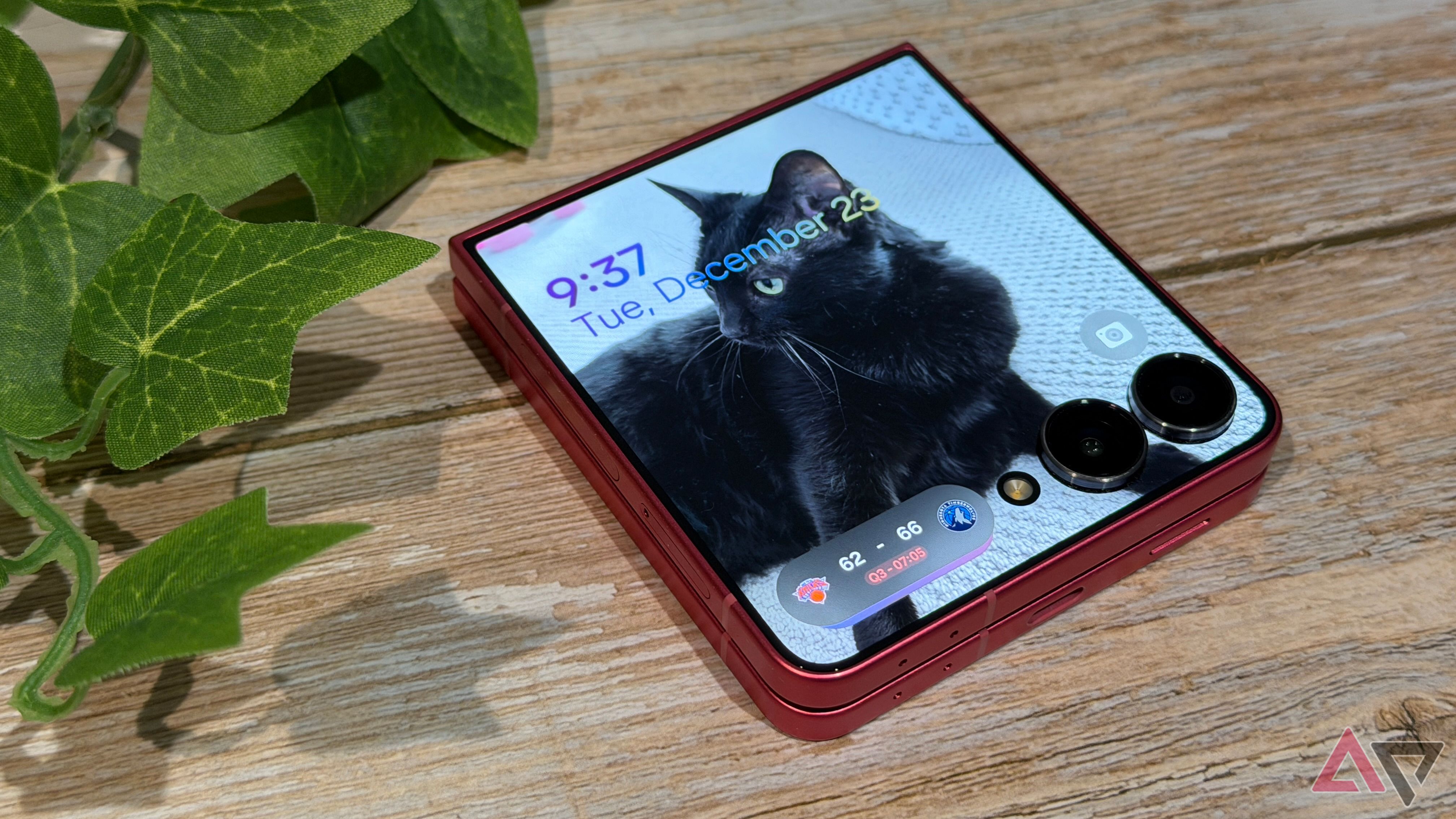 Samsung Galaxy Now Bar displaying a New York Knicks score