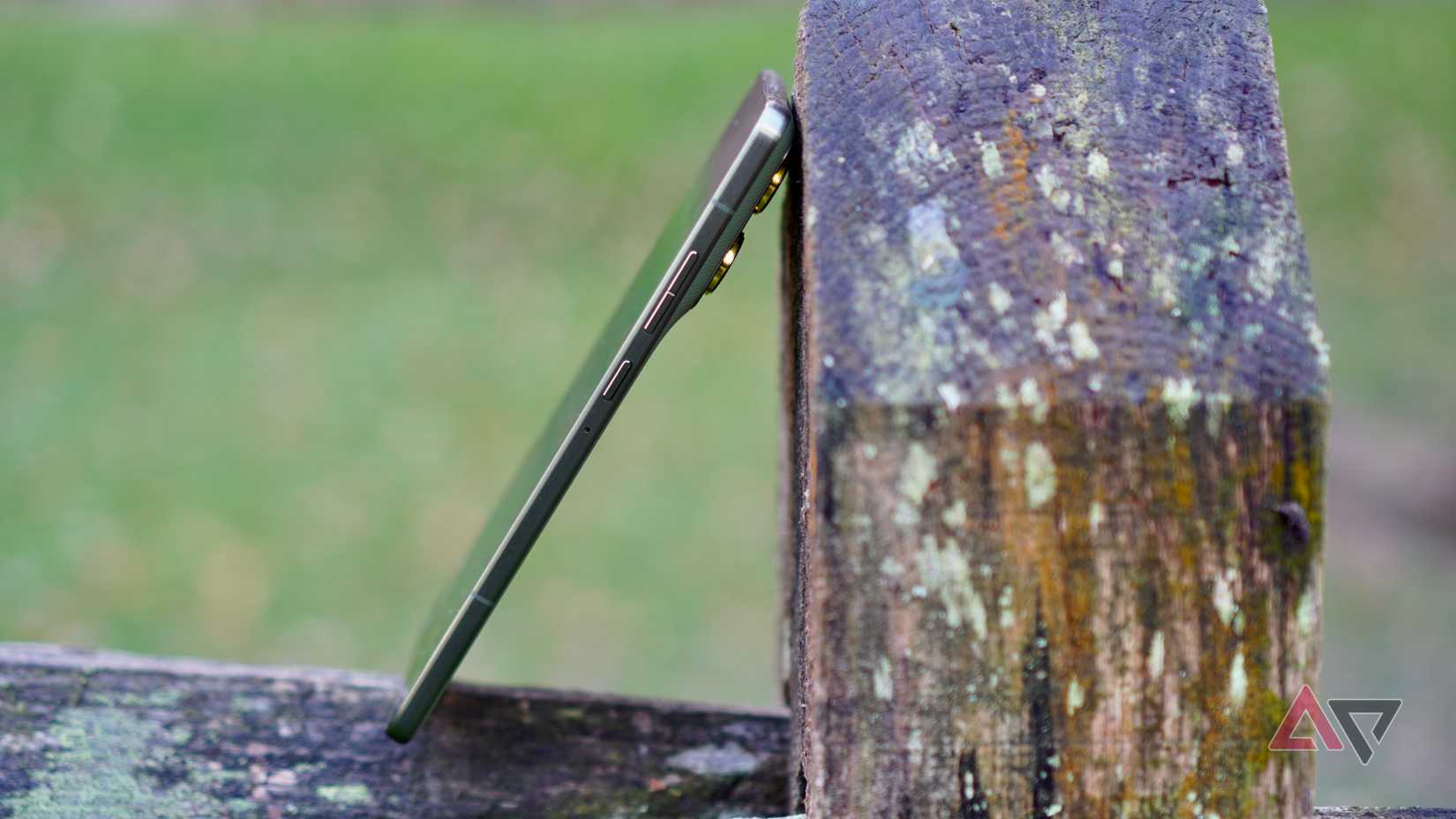 The side of the Motorola Edge 70
