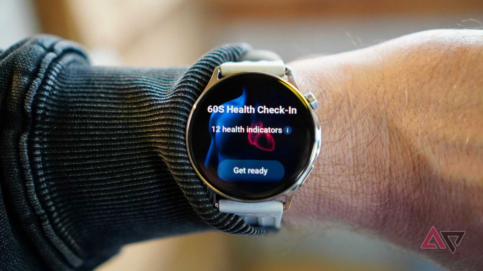 Una persona che indossa OnePlus Watch Lite