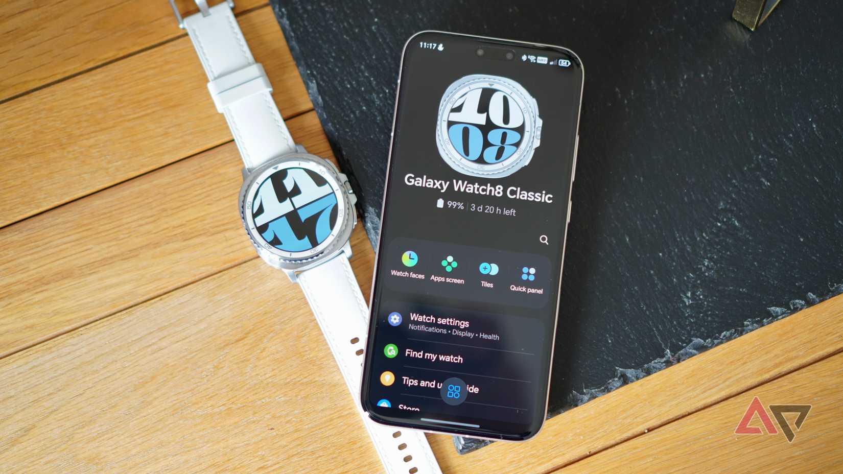 Il Samsung Galaxy Watch 8 Classic con l'app Galaxy Wearable