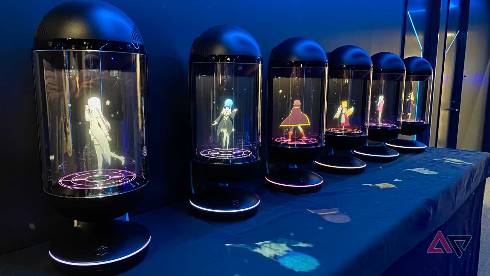 Vários dispositivos complementares Gatebox AI