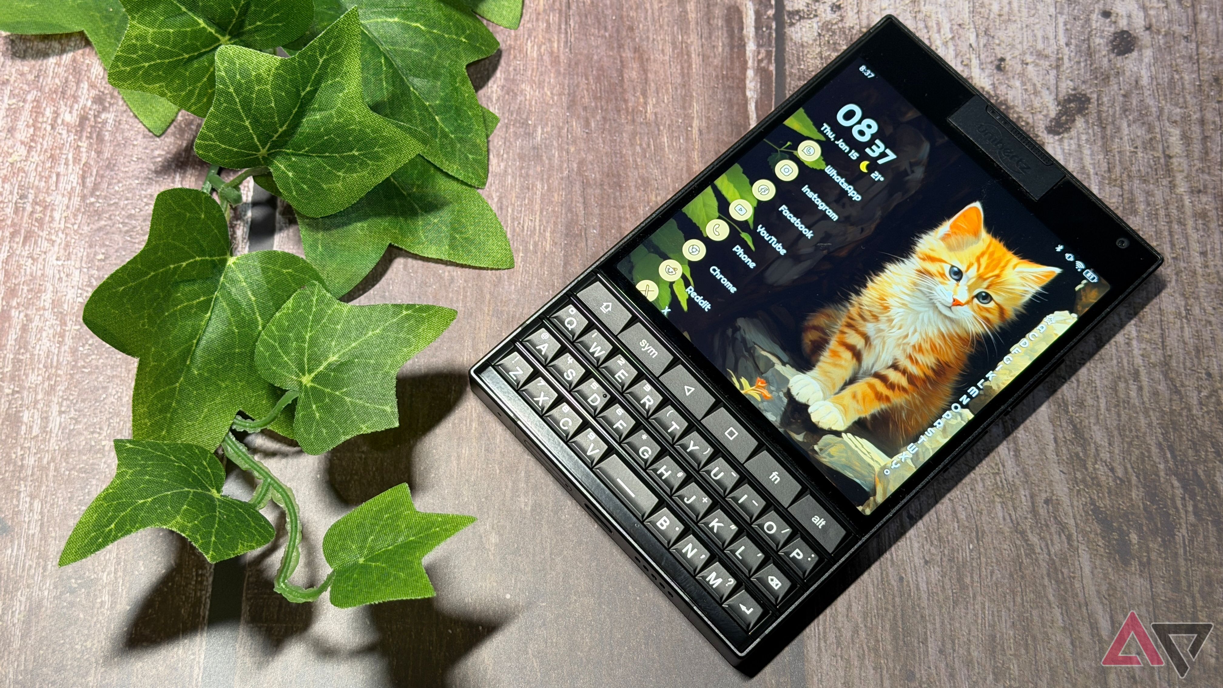 Niagara Launcher home screen on a Unihertz Titan 2