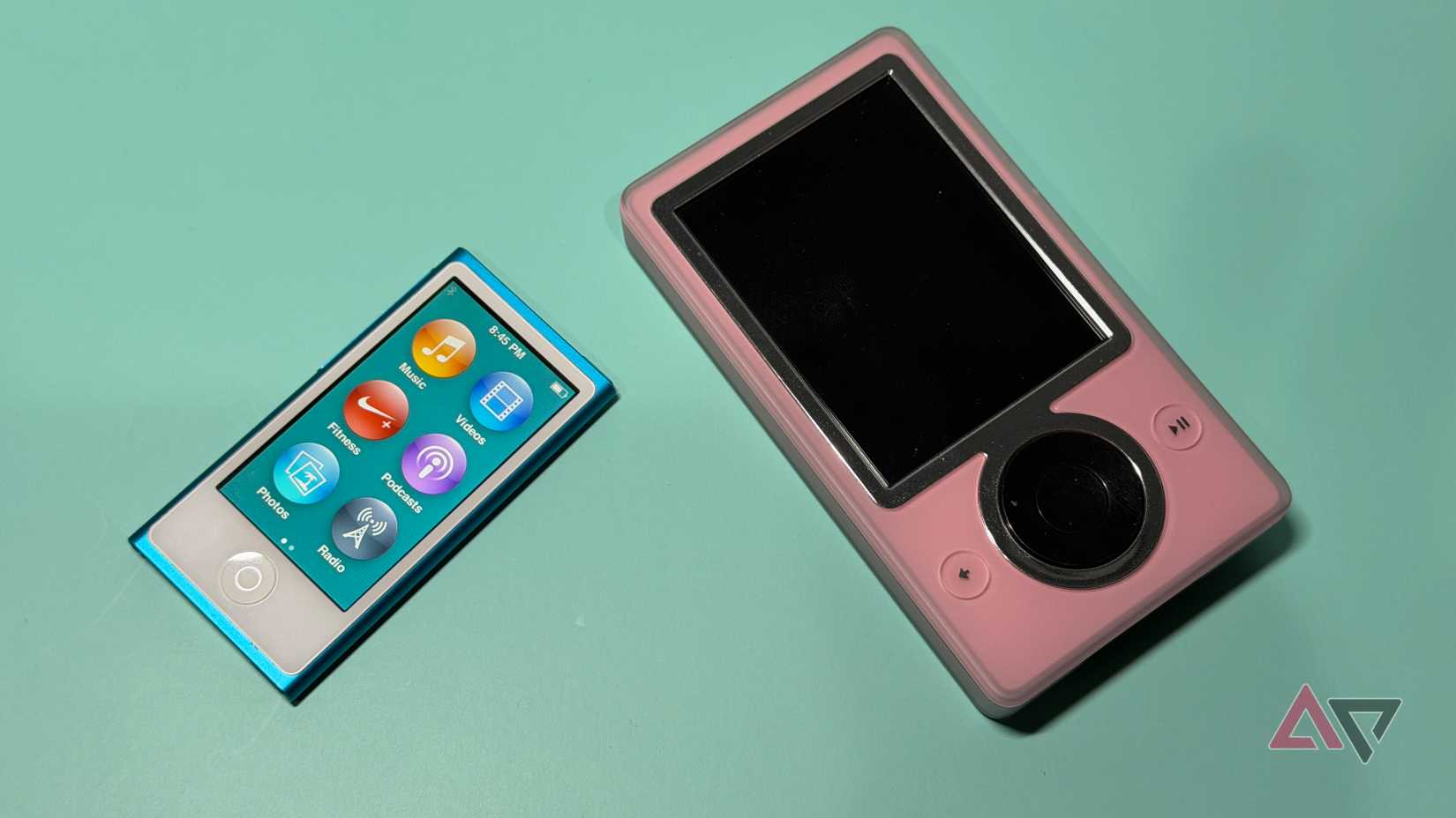 iPod Nano ao lado de um Microsoft Zune