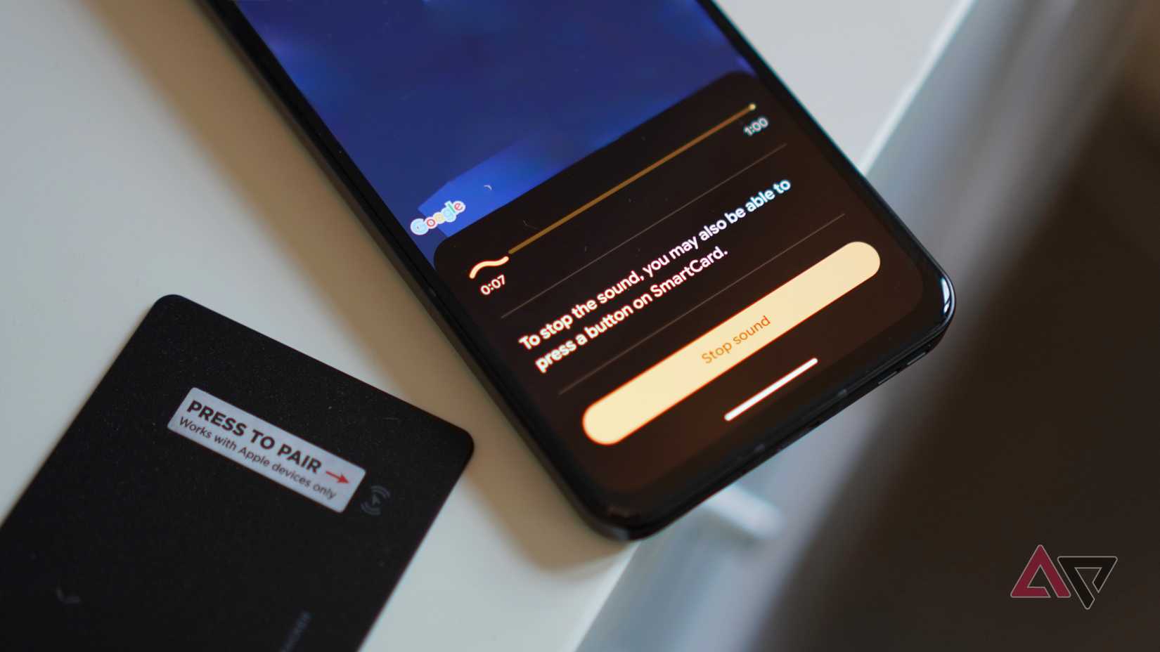 La smart card KeySmart Dual Band con l'app Trova Hub