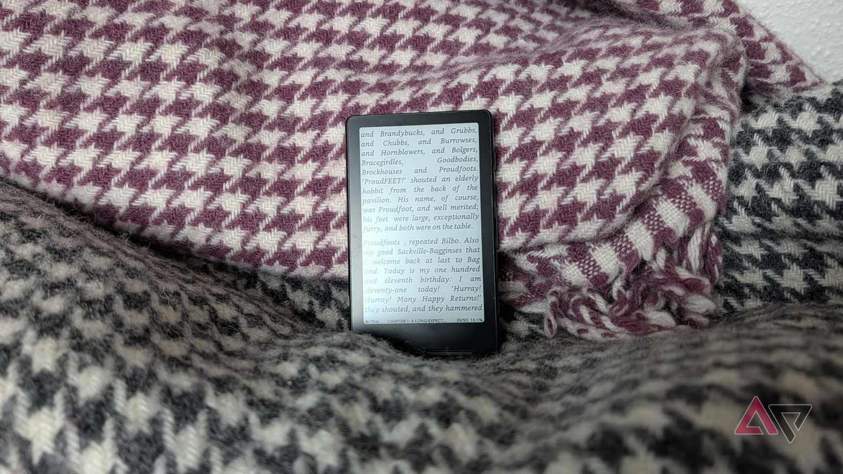 L'Xteink X4 su alcune coperte.