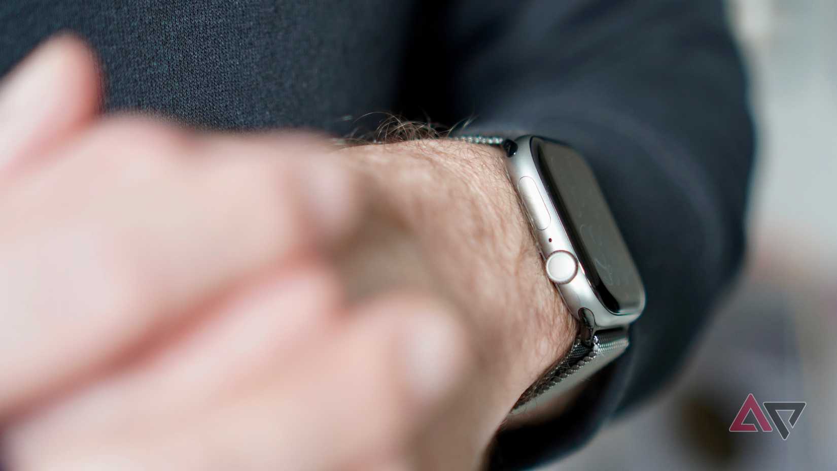 Uma pessoa usando o Apple Watch Series 11