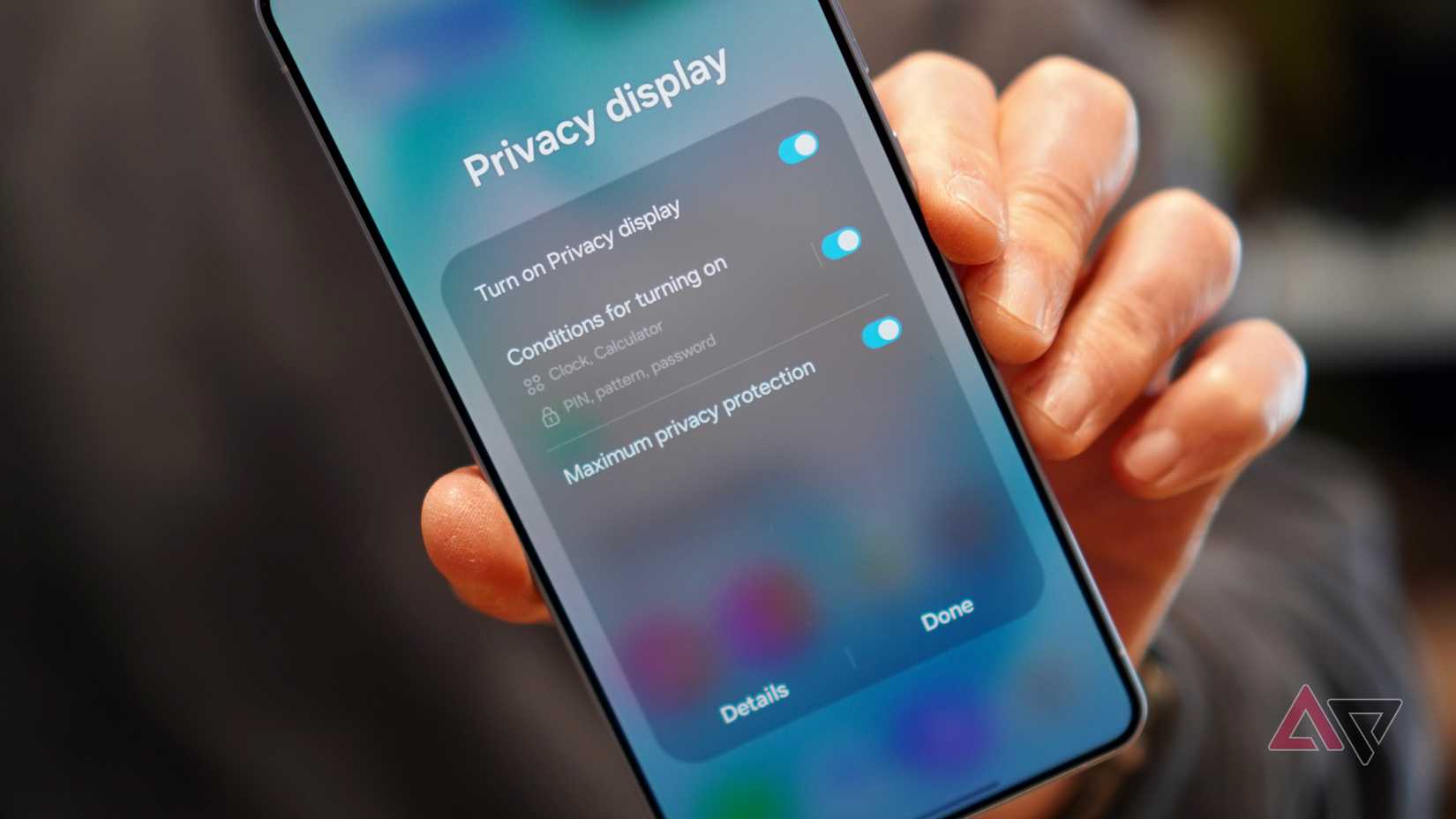A person holding the Samsung Galaxy S26 Ultra showing the Privacy Display menu