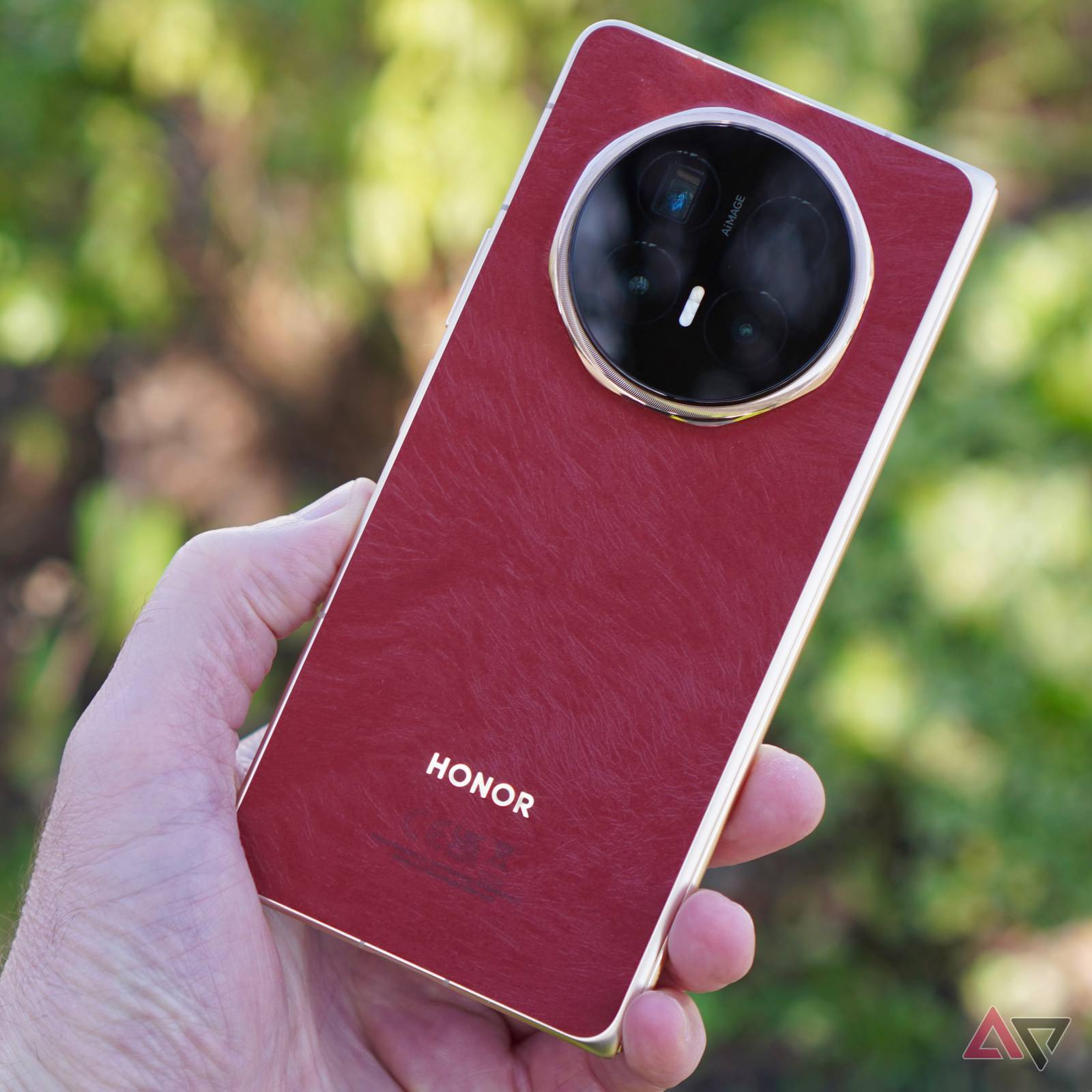 I held the Honor Magic V6, and it's a foldable, feathery fashion