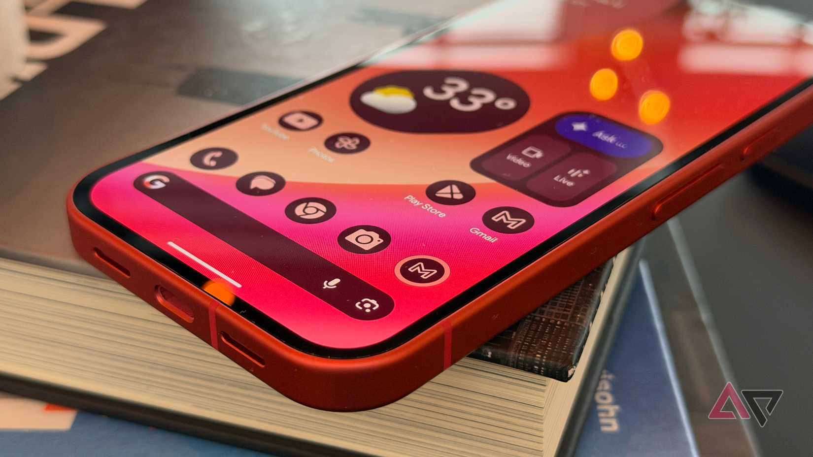 Quadro inferior do Google Pixel 10a em Berry