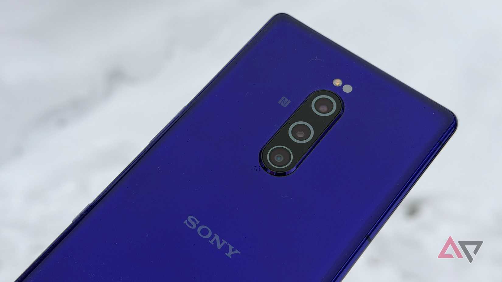 Sony Xperia One em um cenário de neve